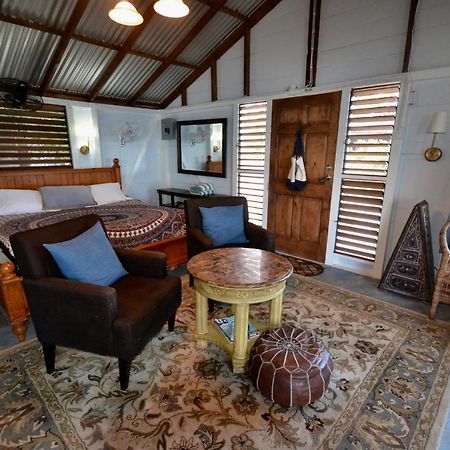 Katamah Beachfront Guesthouse Treasure Beach Bagian luar foto
