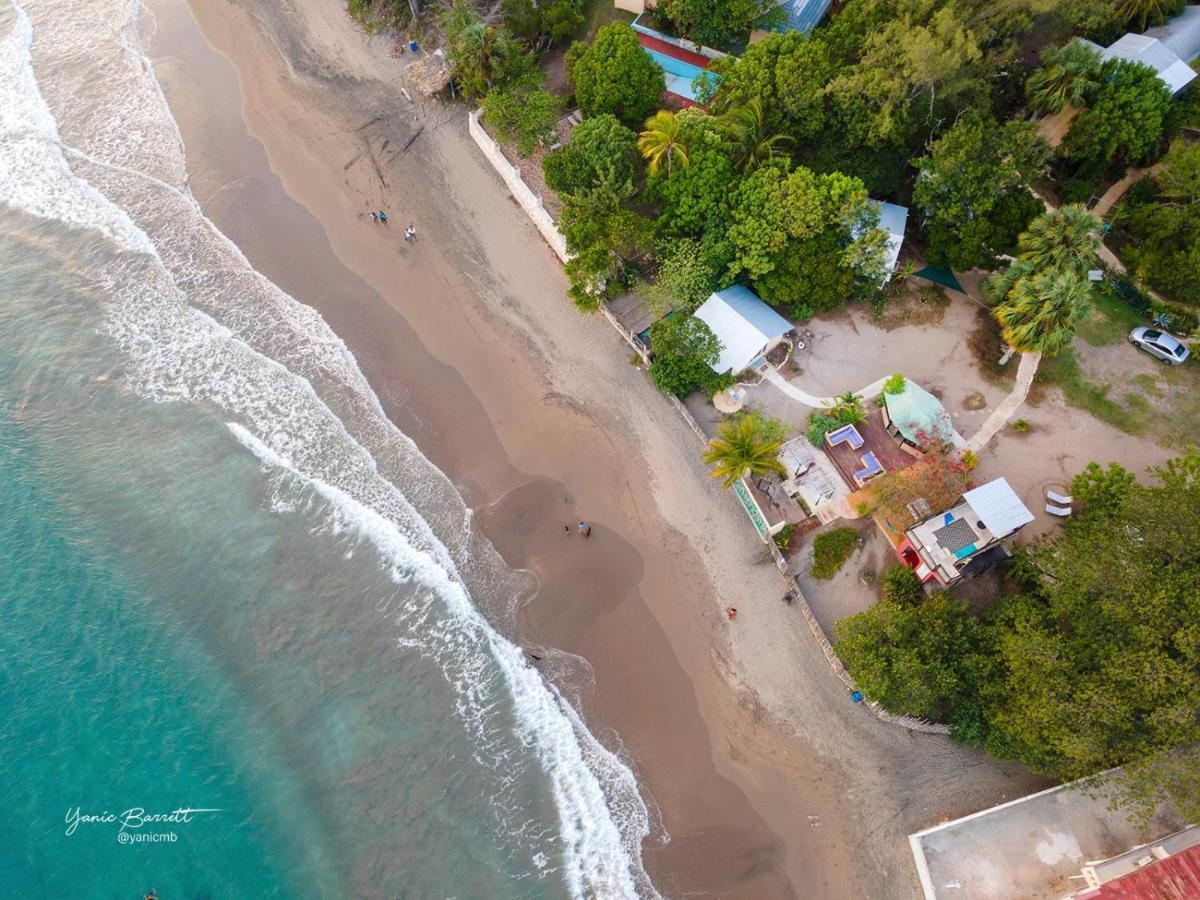 Katamah Beachfront Guesthouse Treasure Beach Bagian luar foto
