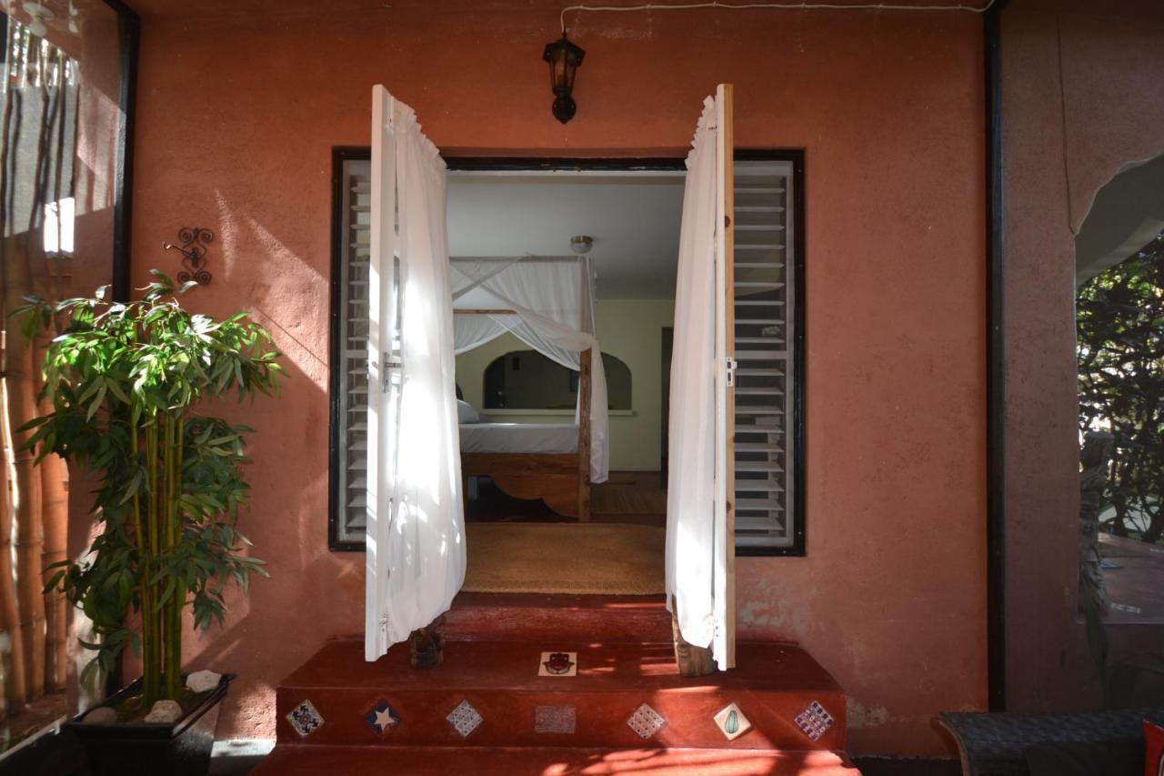 Katamah Beachfront Guesthouse Treasure Beach Bagian luar foto