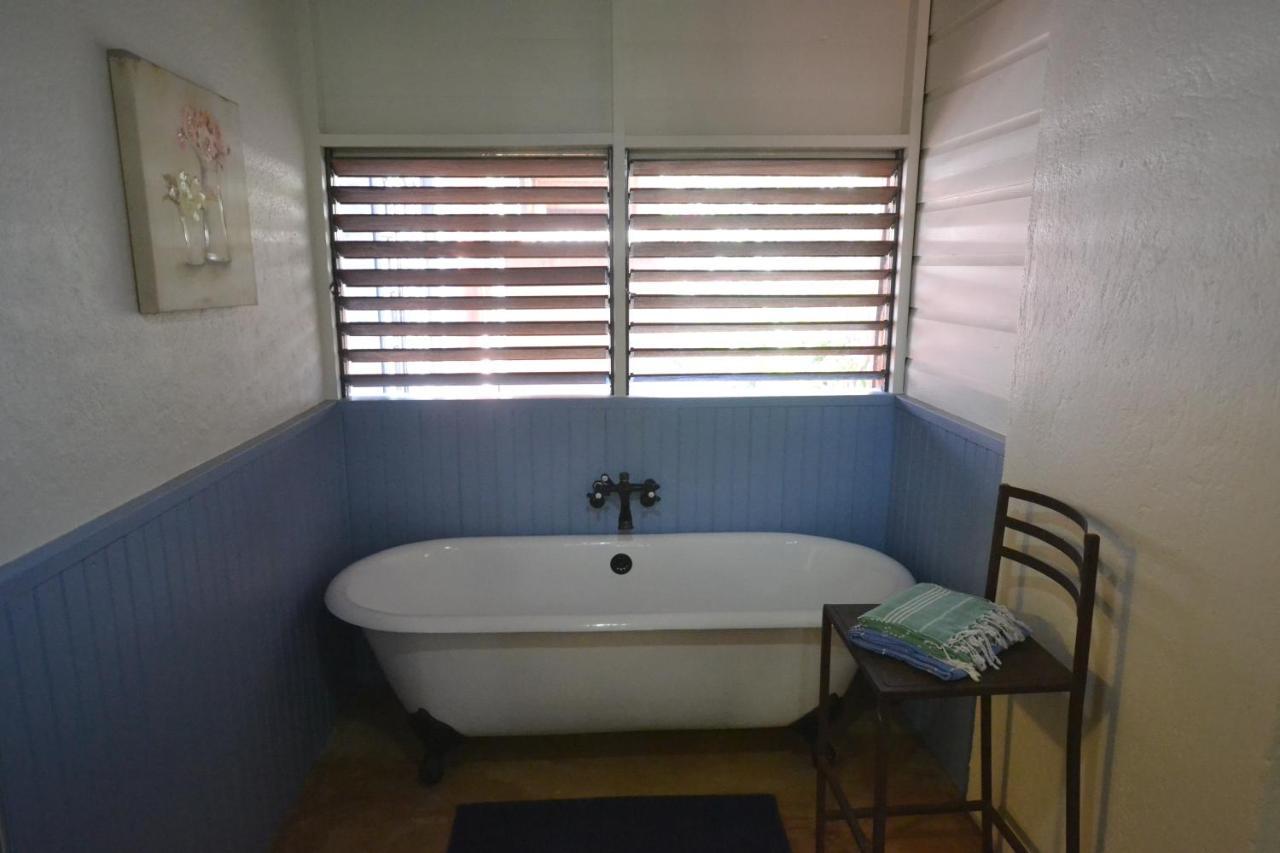 Katamah Beachfront Guesthouse Treasure Beach Bagian luar foto