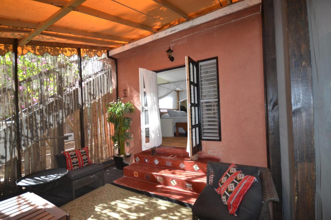 Katamah Beachfront Guesthouse Treasure Beach Bagian luar foto