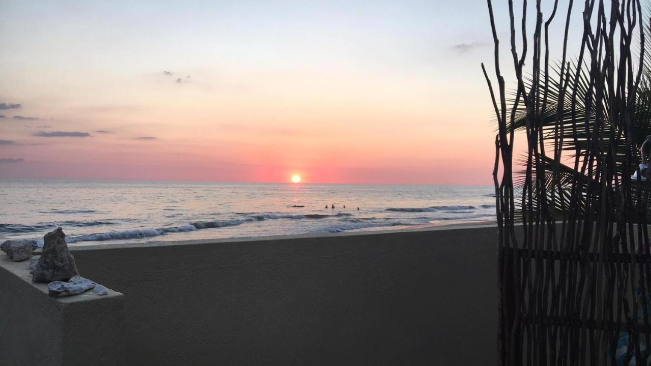 Katamah Beachfront Guesthouse Treasure Beach Bagian luar foto