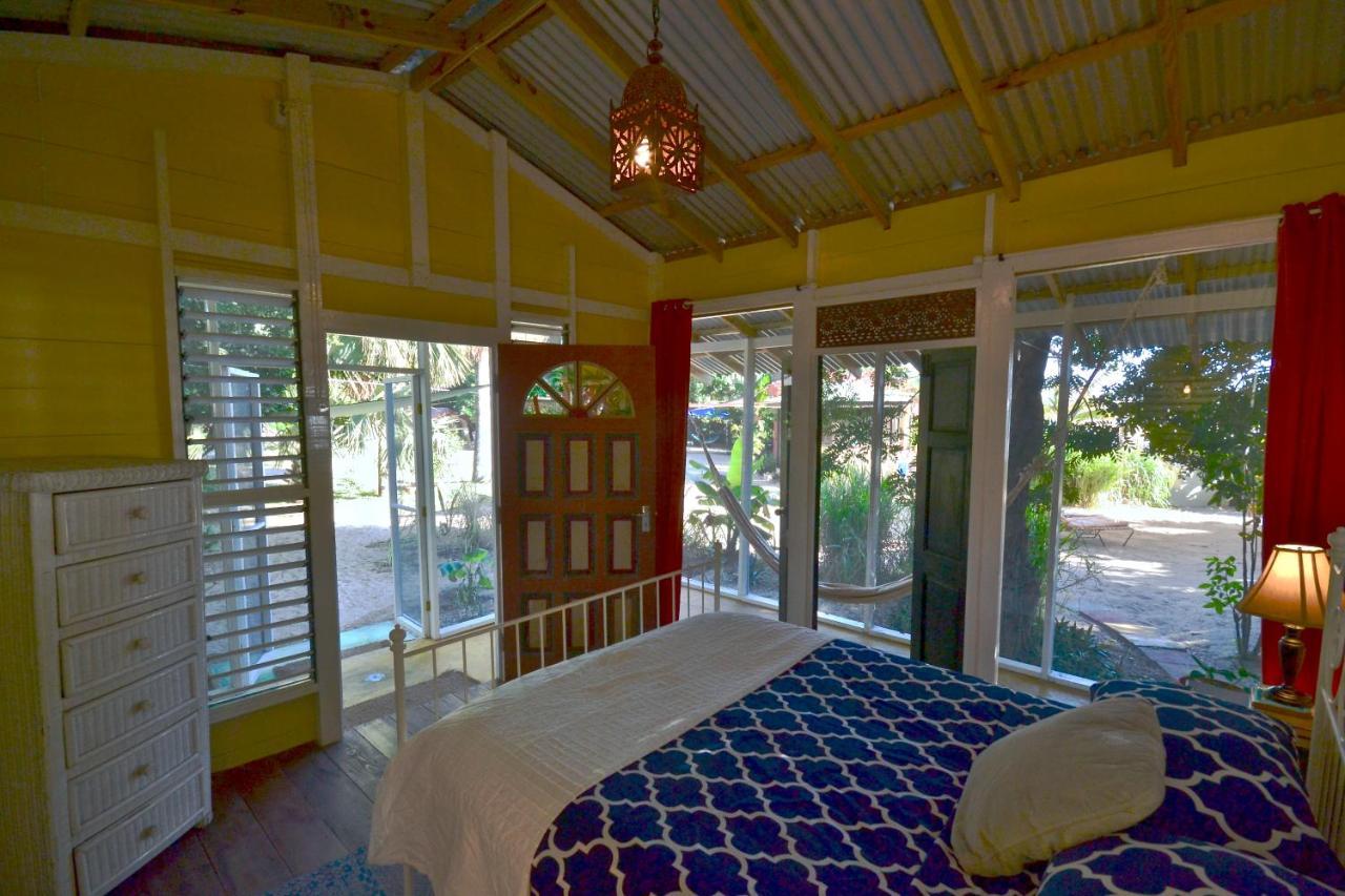 Katamah Beachfront Guesthouse Treasure Beach Bagian luar foto