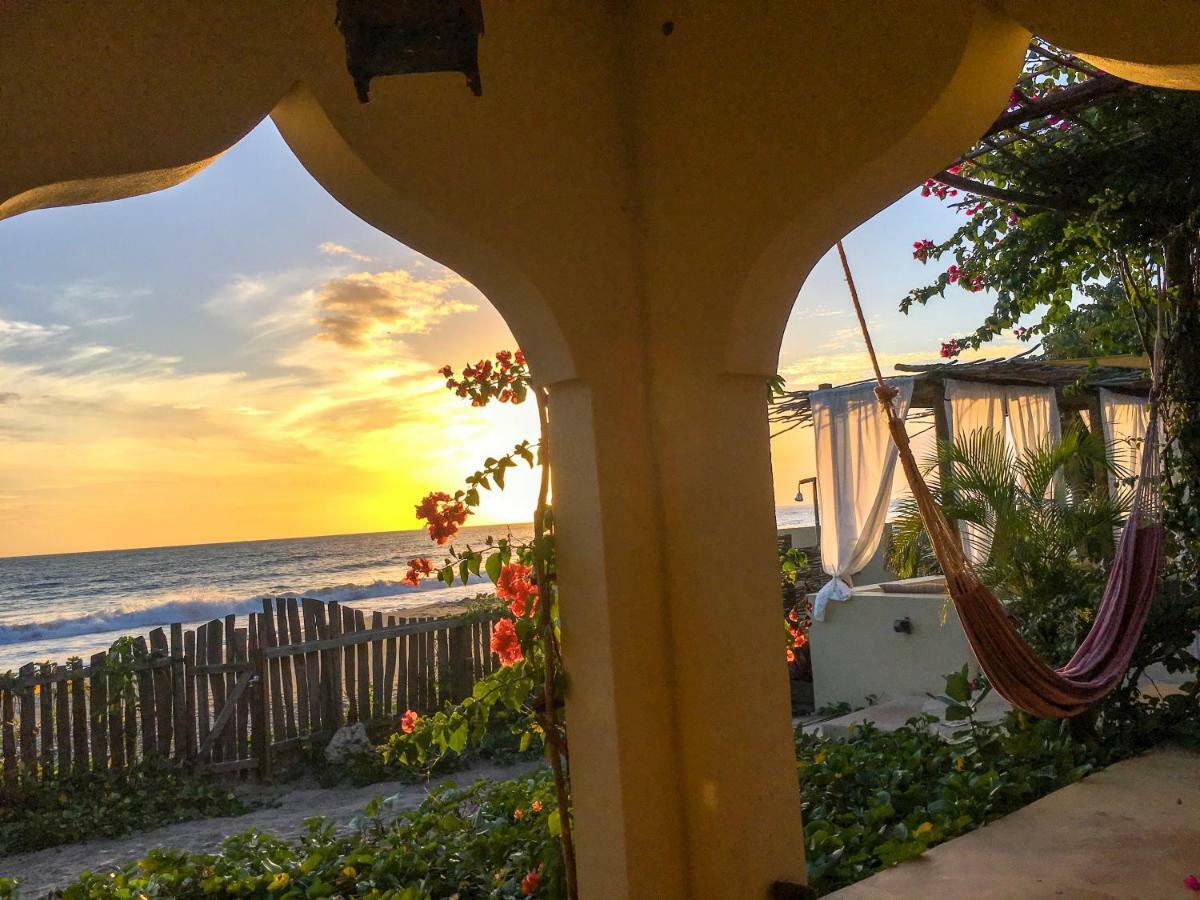 Katamah Beachfront Guesthouse Treasure Beach Bagian luar foto
