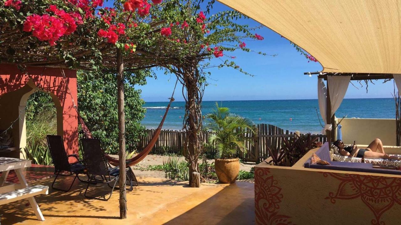 Katamah Beachfront Guesthouse Treasure Beach Bagian luar foto