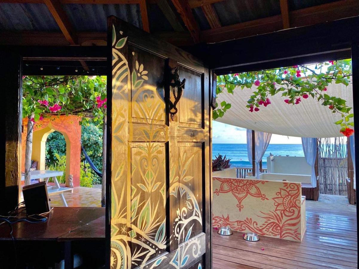 Katamah Beachfront Guesthouse Treasure Beach Bagian luar foto