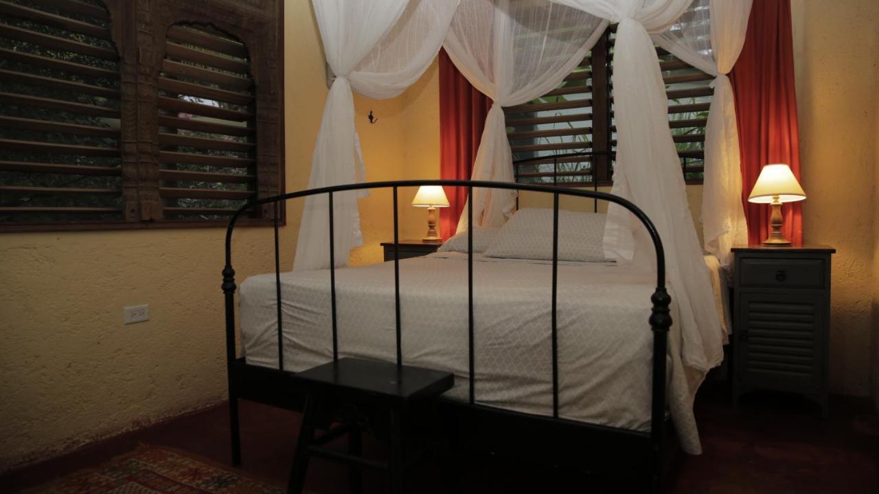 Katamah Beachfront Guesthouse Treasure Beach Bagian luar foto
